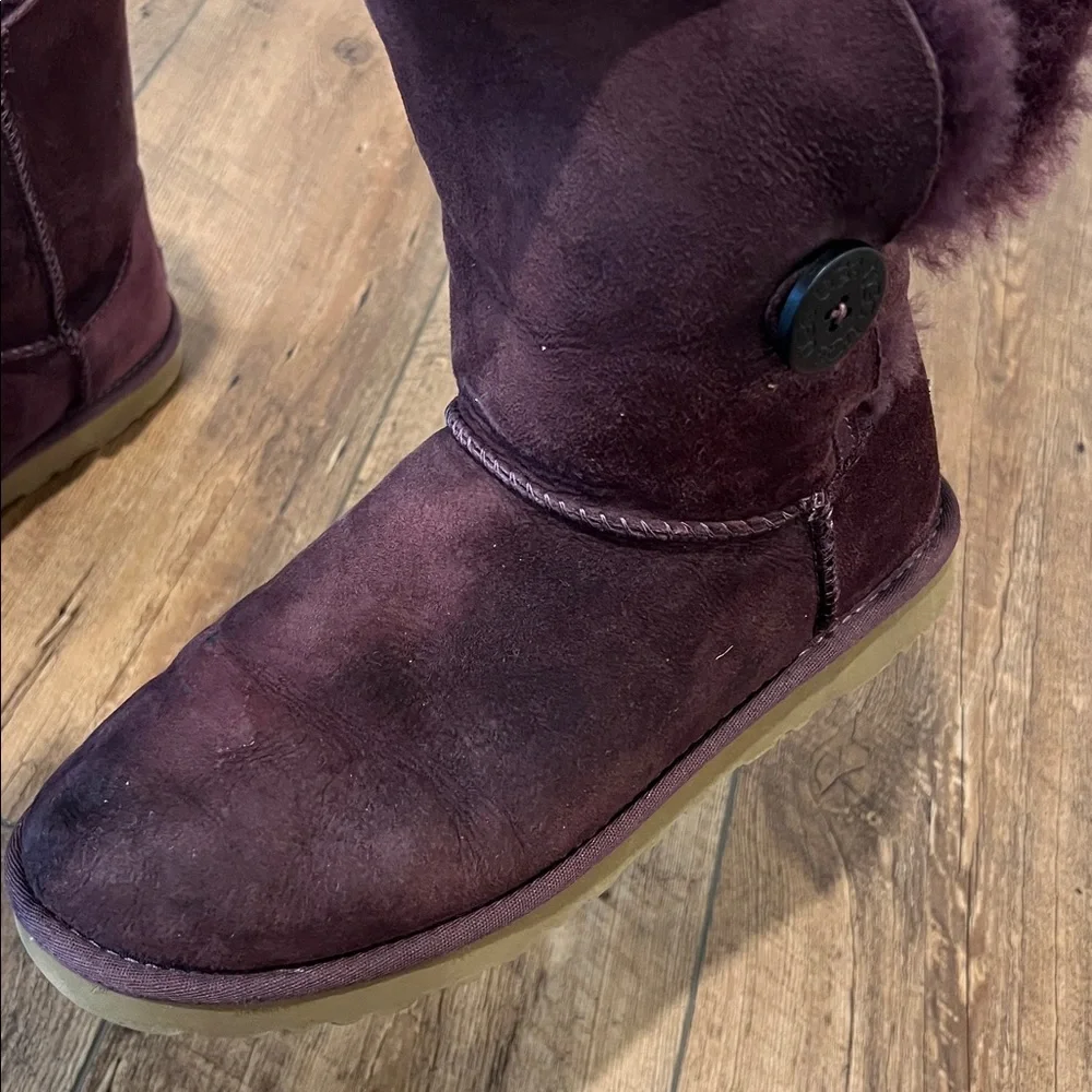 UGG Bailey Button Boots, size 8